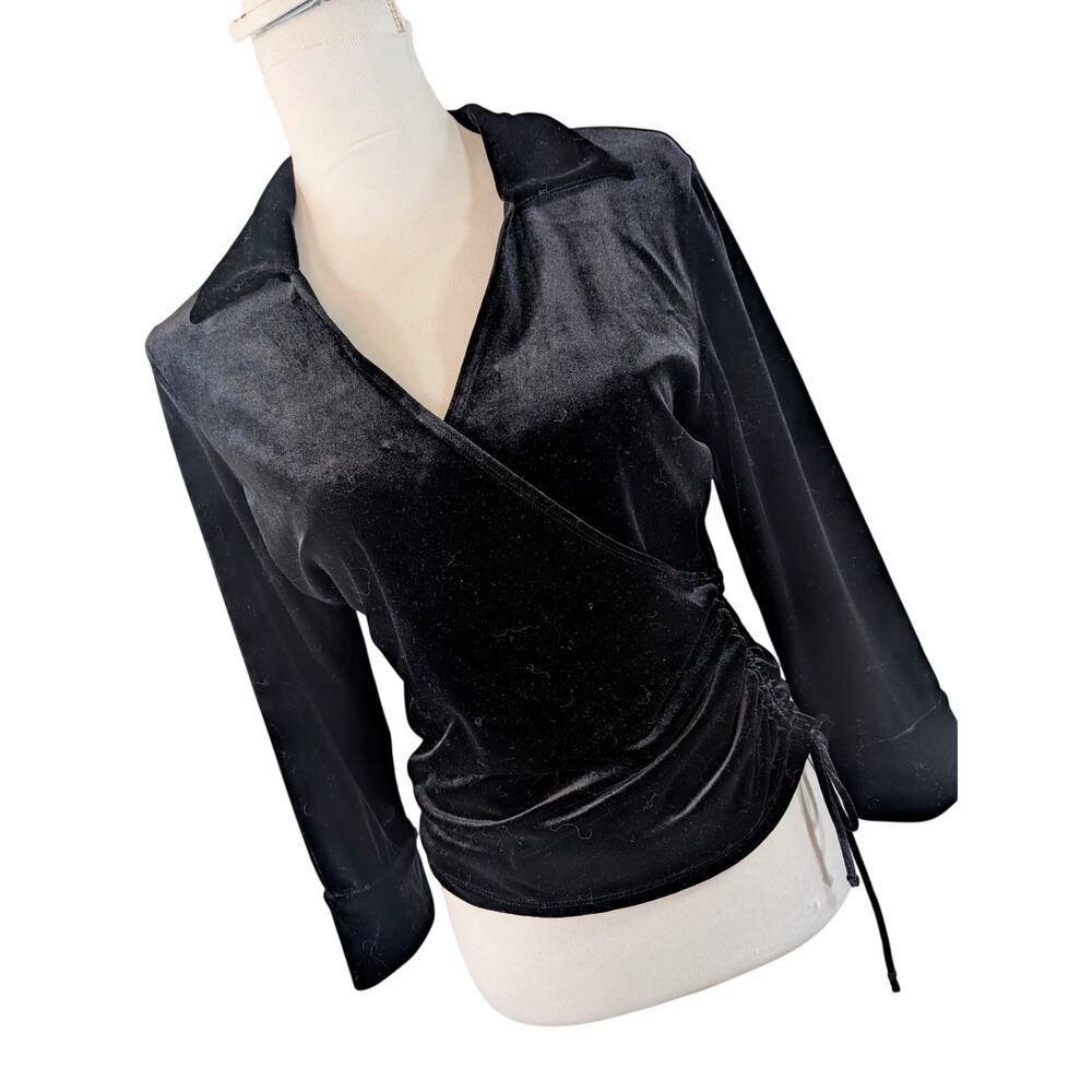 CASUAL CORNER! RICH BLACK STRETCH VELVET, CRISS CROSS FRONT, SHIRRED SIDE TOP! M
